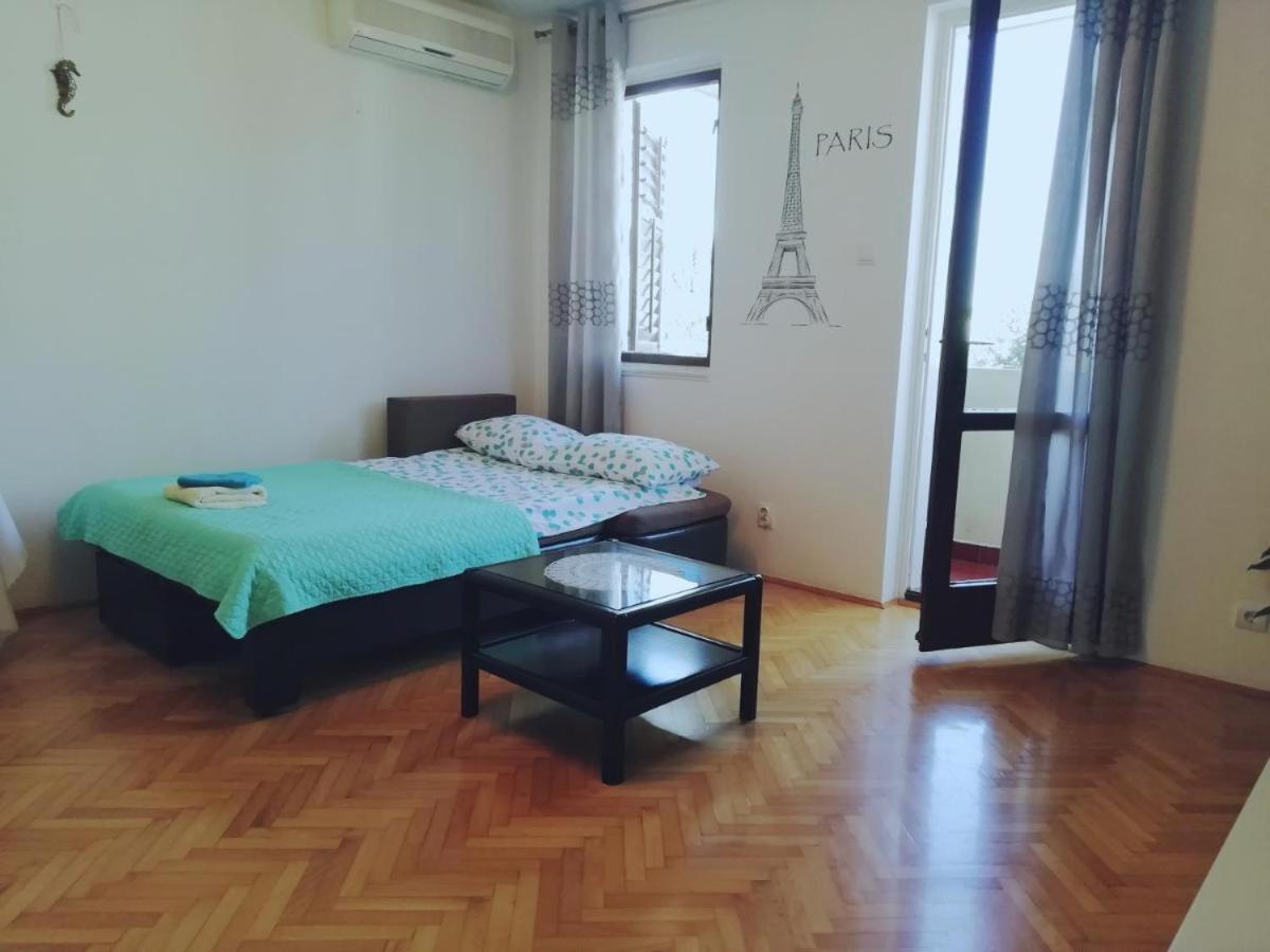 Jan Apartment โรวีน ภายนอก รูปภาพ