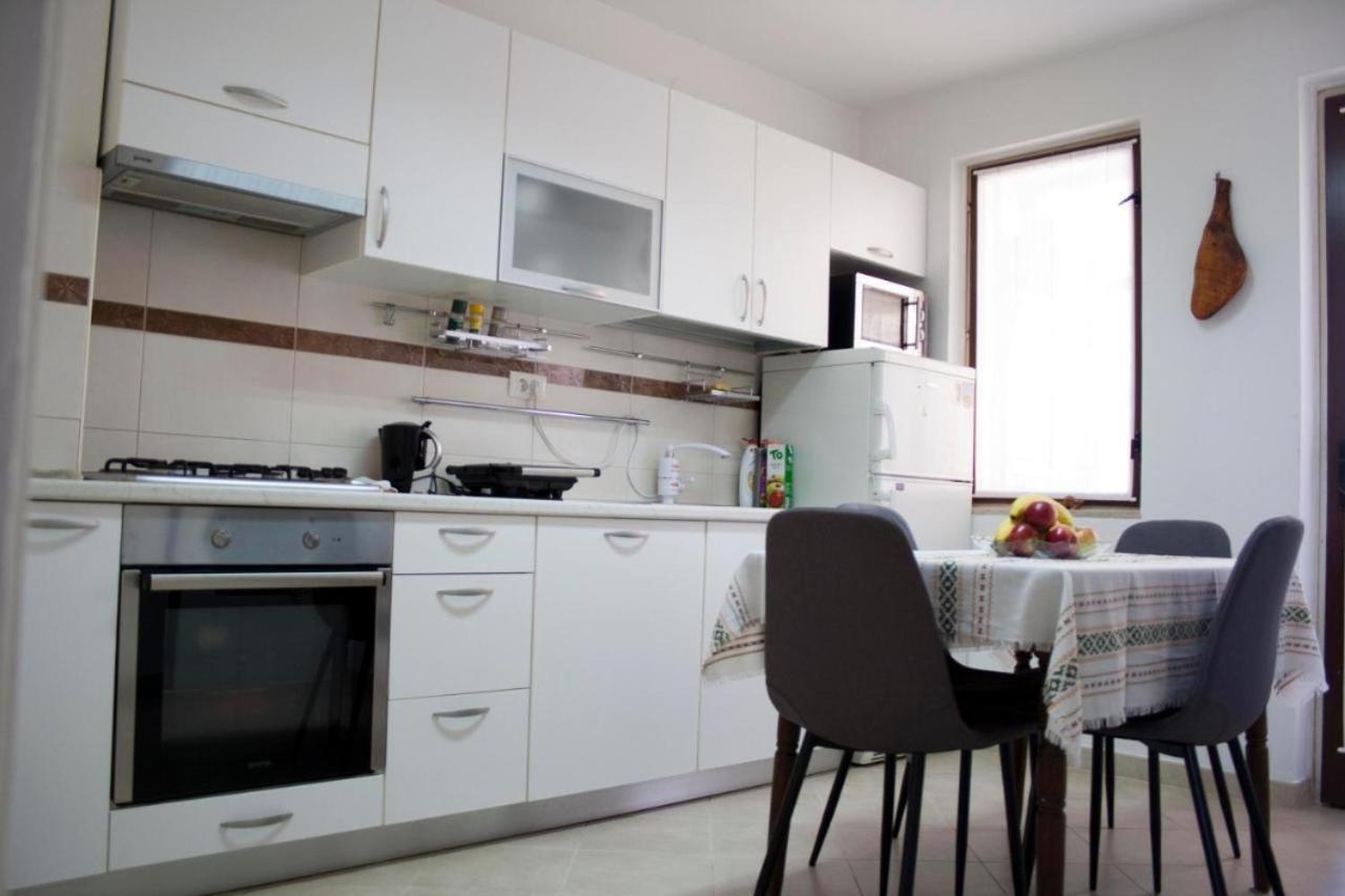 Jan Apartment โรวีน ภายนอก รูปภาพ