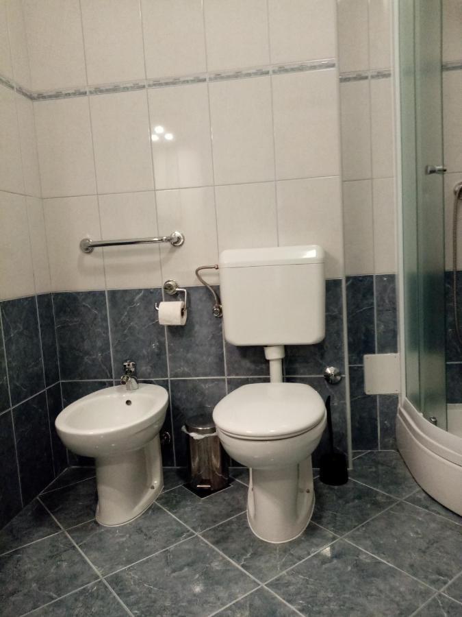 Jan Apartment โรวีน ภายนอก รูปภาพ